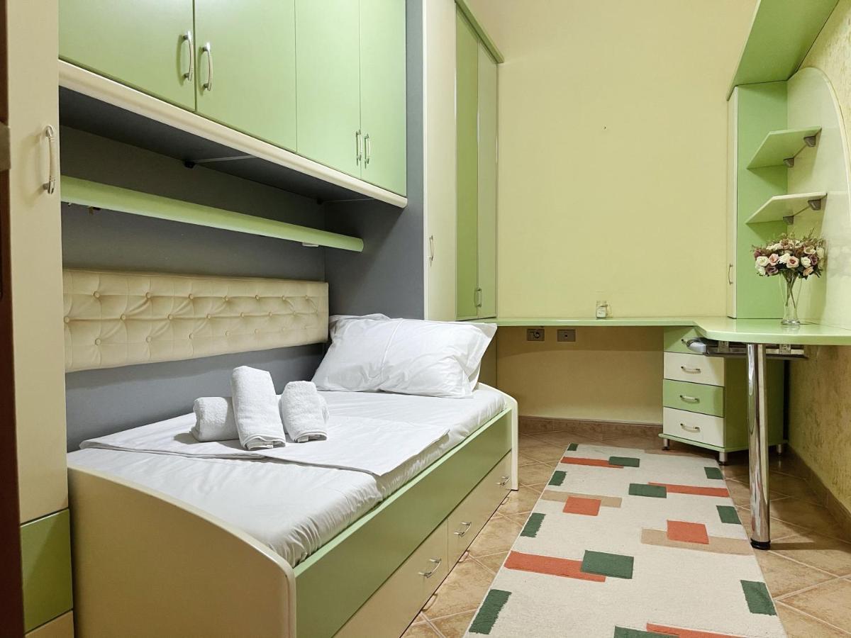 Sunkissed Centre Apartment Vlorë Buitenkant foto