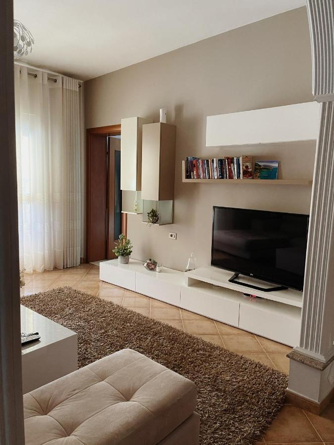 Sunkissed Centre Apartment Vlorë Buitenkant foto
