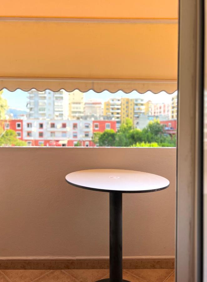 Sunkissed Centre Apartment Vlorë Buitenkant foto